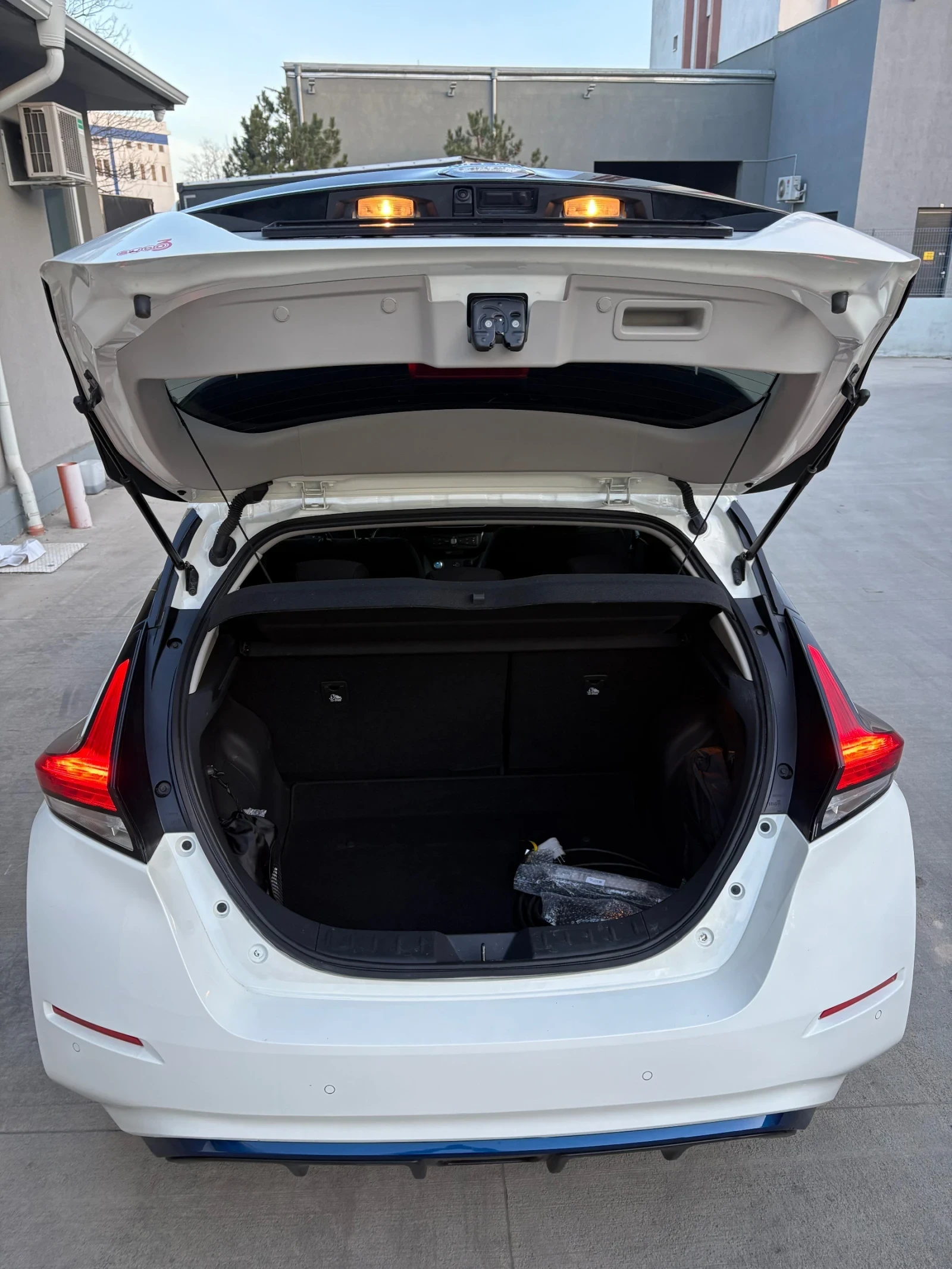 Nissan Leaf  N-Connecta 40kW, снимка 15 - Автомобили и джипове - 56175683
