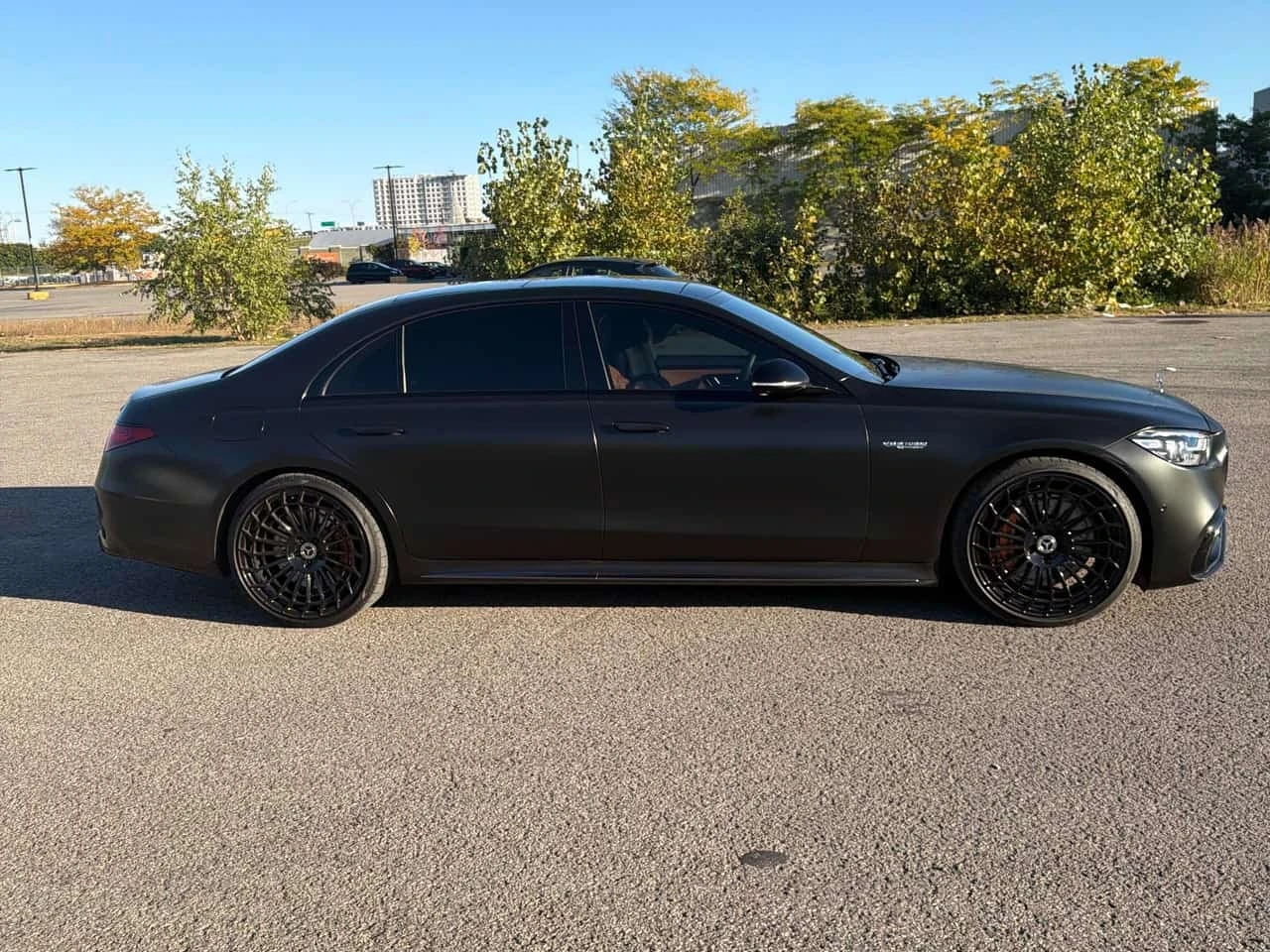 Mercedes-Benz S 63 / E PERFORMANCE / ТЕЛЕВИЗОРИ / ЧЕРЕН МАТ, снимка 3 - Автомобили и джипове - 56221795