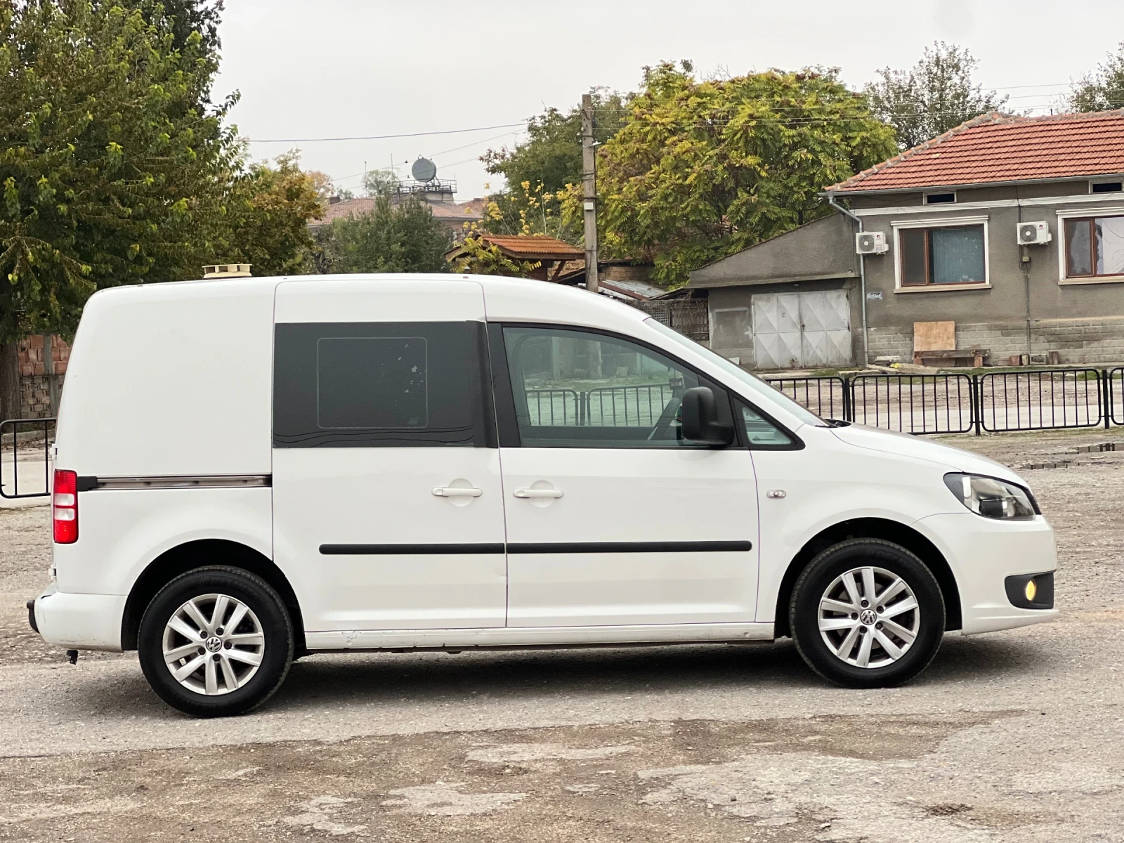 VW Caddy 1.6TDI, снимка 7 - Автомобили и джипове - 56646641