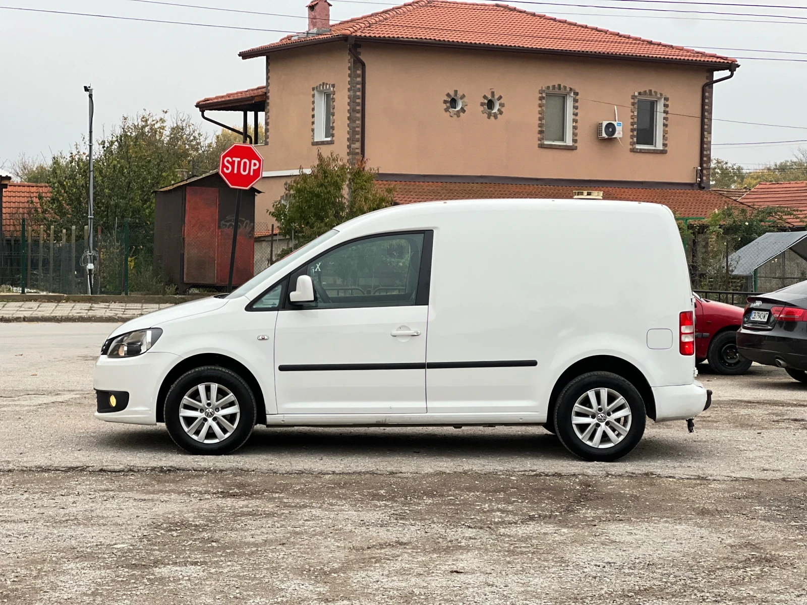 VW Caddy 1.6TDI, снимка 6 - Автомобили и джипове - 56646641