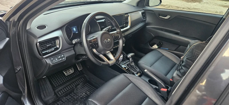 Kia Stonic, снимка 5 - Автомобили и джипове - 52654389