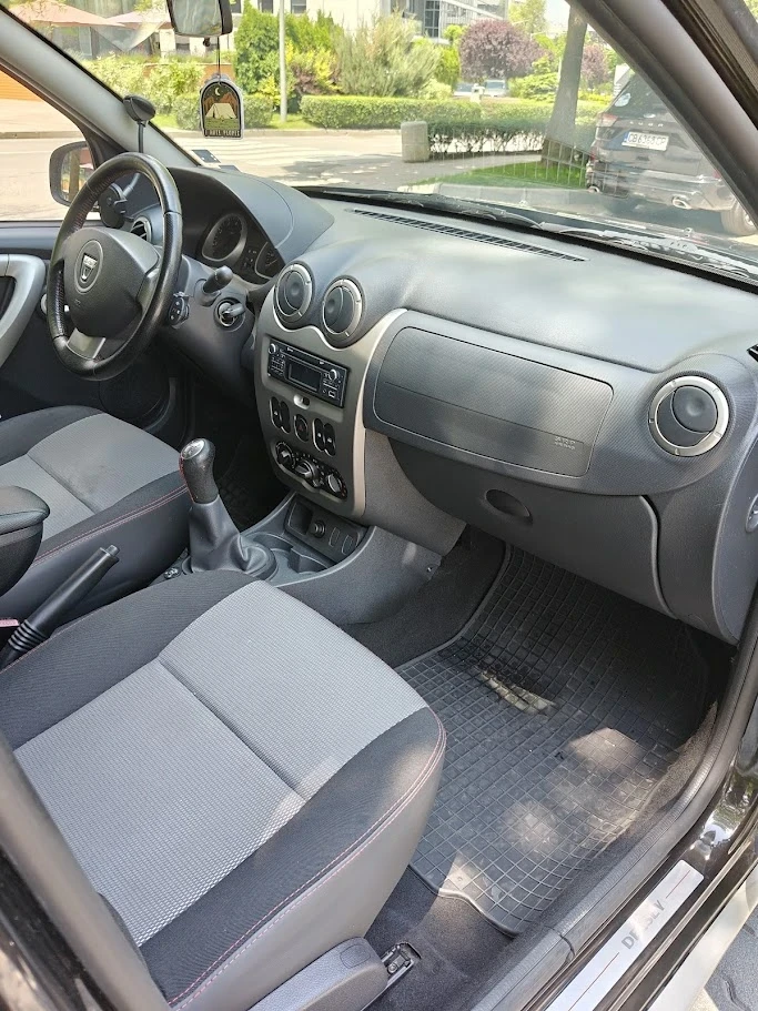Dacia Duster 1.6 LPG, снимка 10 - Автомобили и джипове - 55318807