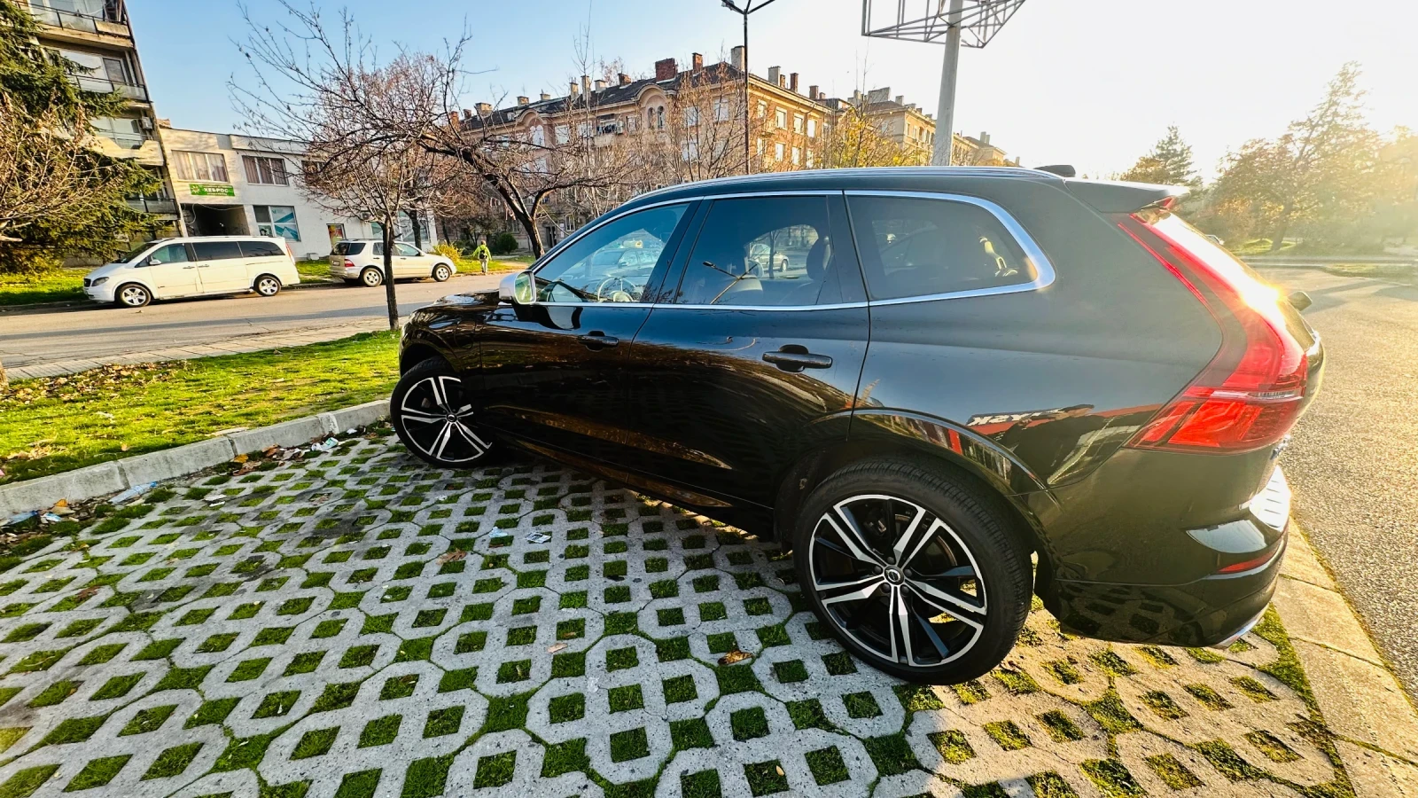 Volvo XC60 T8 - изображение 5