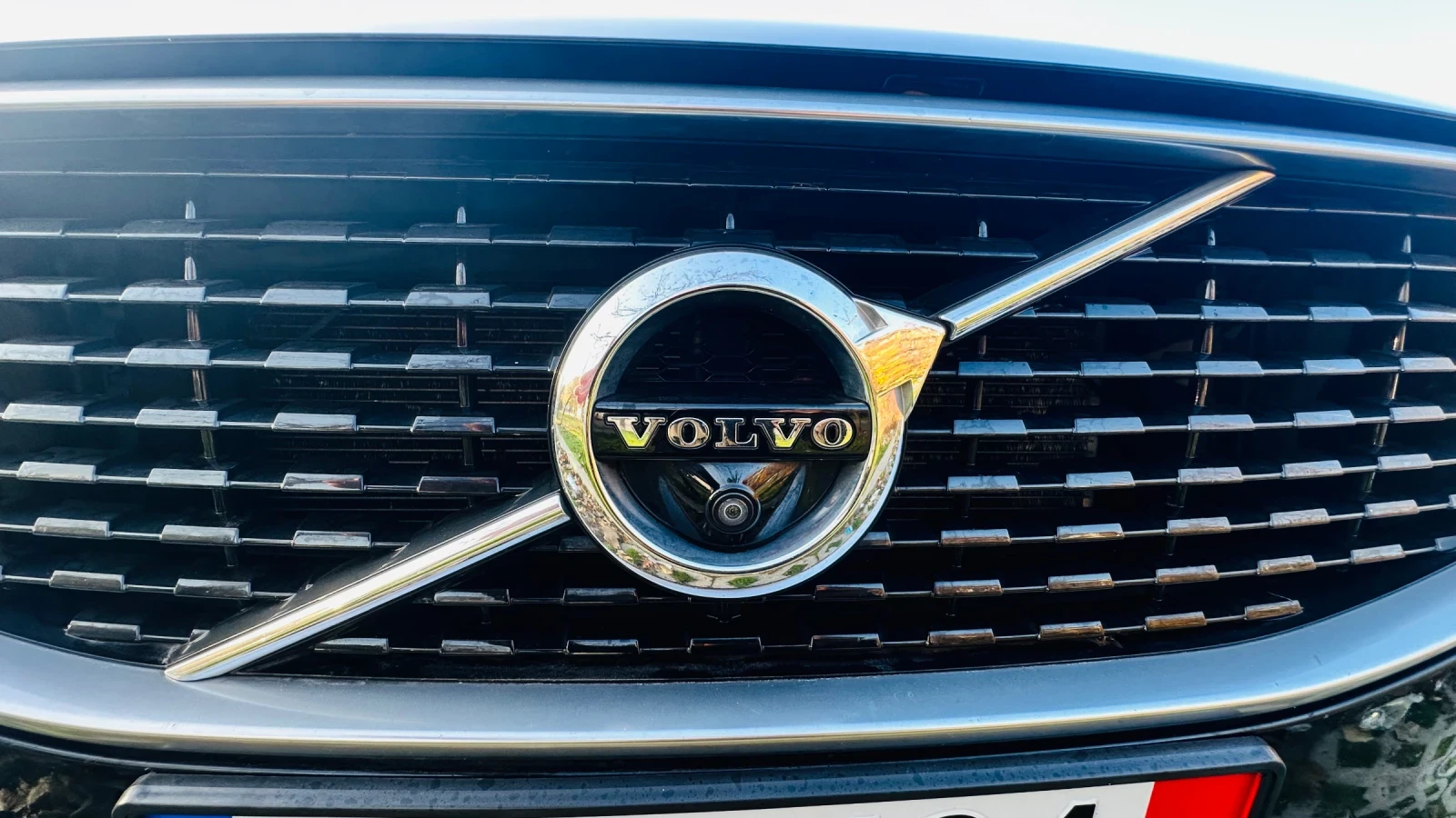 Volvo XC60 T8 - изображение 8