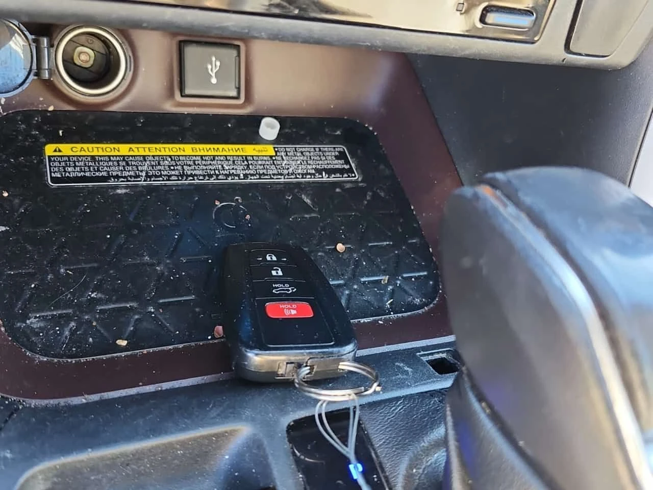 Toyota Rav4 * HYBRID LIMITED * АВТОКРЕДИТ БЕЗ ПЪРВОНАЧАЛНА* , снимка 8 - Автомобили и джипове - 55581892