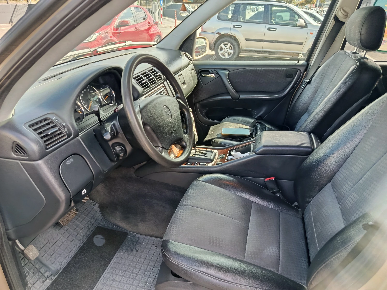 Mercedes-Benz ML 270 Швейцария, снимка 13 - Автомобили и джипове - 56183906