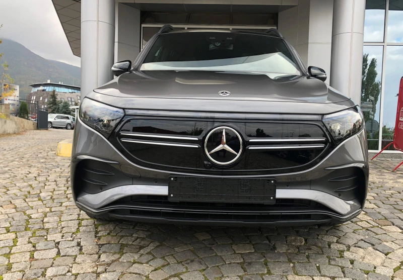 Mercedes-Benz EQB 300 4MATIC AMG, снимка 3 - Автомобили и джипове - 38456807