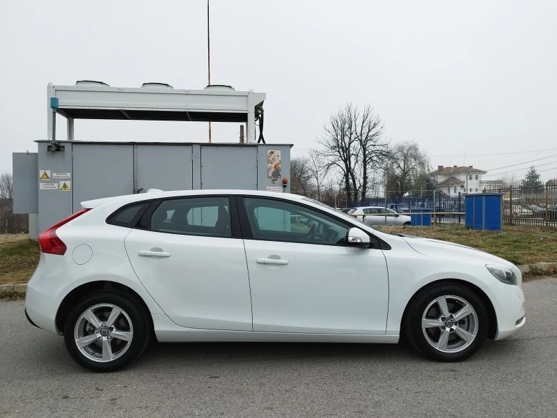 Volvo V40 1.6     D2   EVRO  5B, снимка 8 - Автомобили и джипове - 44033348