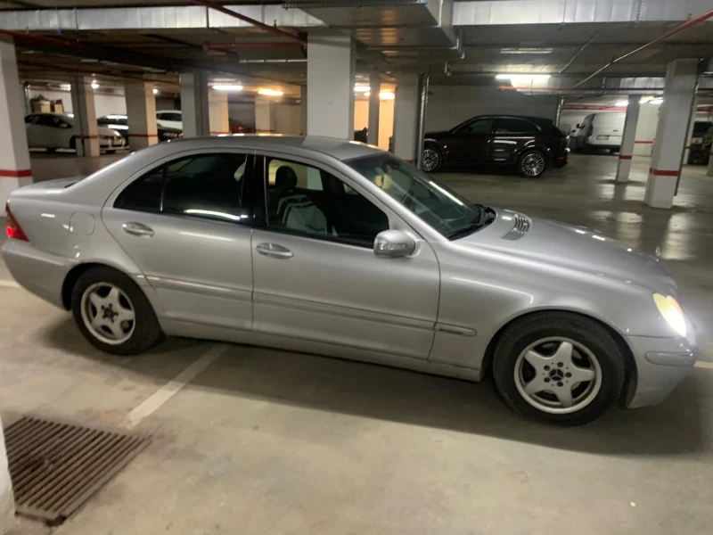 Mercedes-Benz C 200, снимка 4 - Автомобили и джипове - 48389060