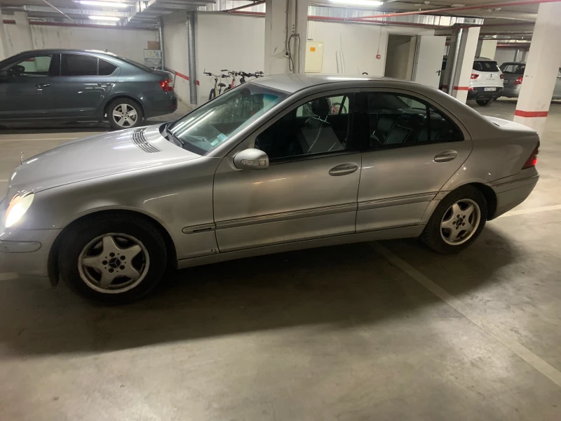 Mercedes-Benz C 200, снимка 3 - Автомобили и джипове - 48389060