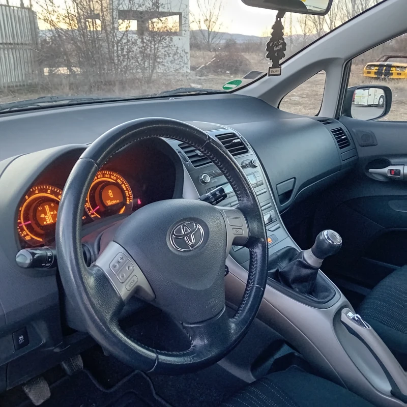 Toyota Auris 1.6 , снимка 7 - Автомобили и джипове - 48403855