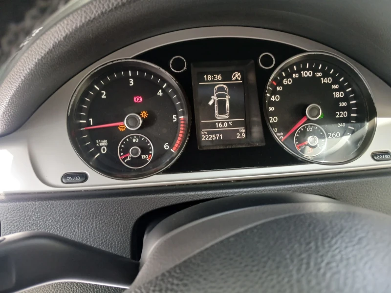 VW Passat, снимка 11 - Автомобили и джипове - 49941315