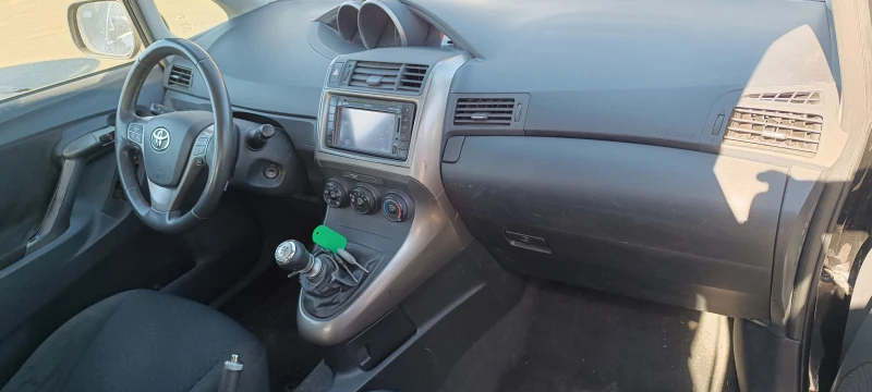 Toyota Verso 2.0D4D, снимка 3 - Автомобили и джипове - 50683815