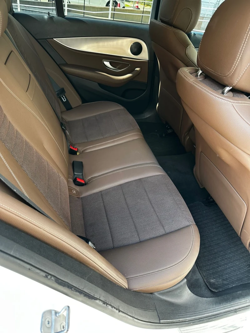 Mercedes-Benz E 220  9G-Tronic, снимка 8 - Автомобили и джипове - 52596177