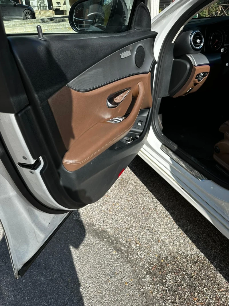 Mercedes-Benz E 220  9G-Tronic, снимка 7 - Автомобили и джипове - 52596177