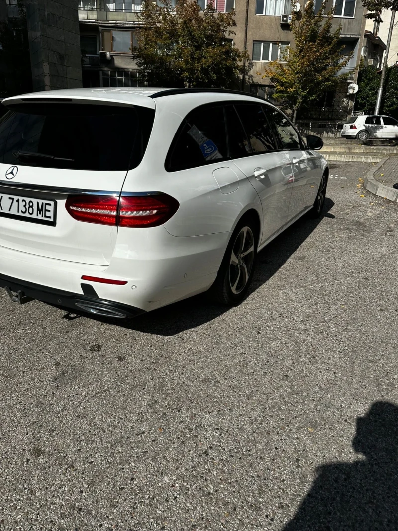 Mercedes-Benz E 220  9G-Tronic, снимка 3 - Автомобили и джипове - 52596177