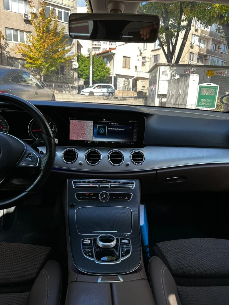 Mercedes-Benz E 220  9G-Tronic, снимка 16 - Автомобили и джипове - 52596177