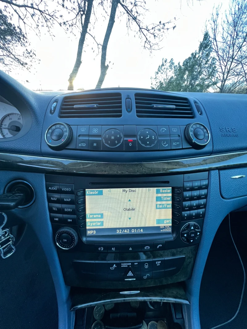 Mercedes-Benz E 320, снимка 9 - Автомобили и джипове - 52598015