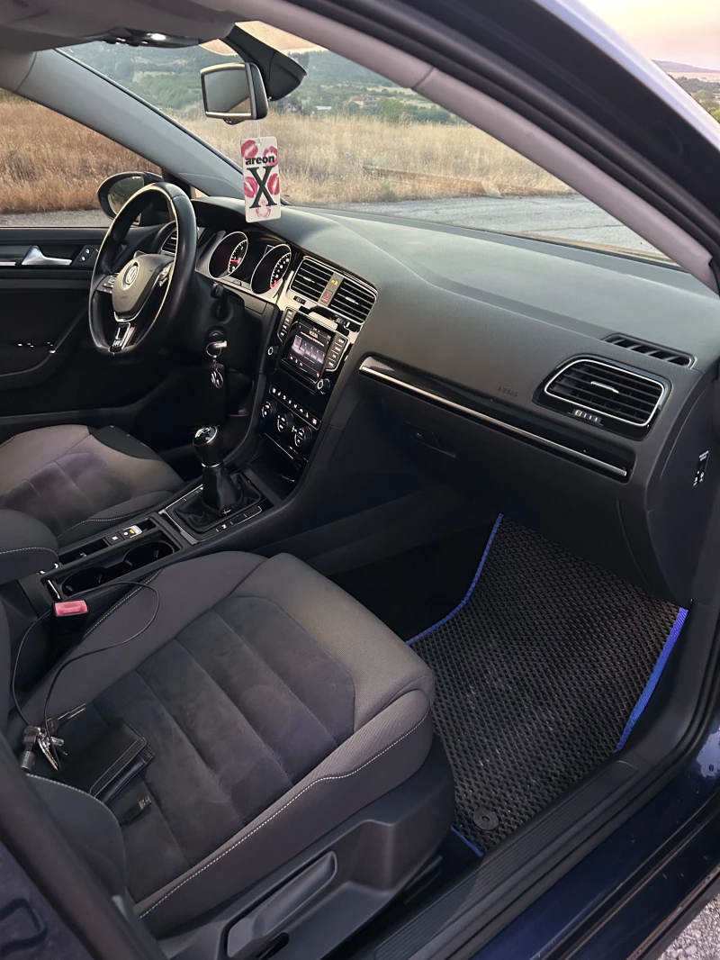 VW Golf 1.6 TDI BlueMotion, снимка 16 - Автомобили и джипове - 52976885