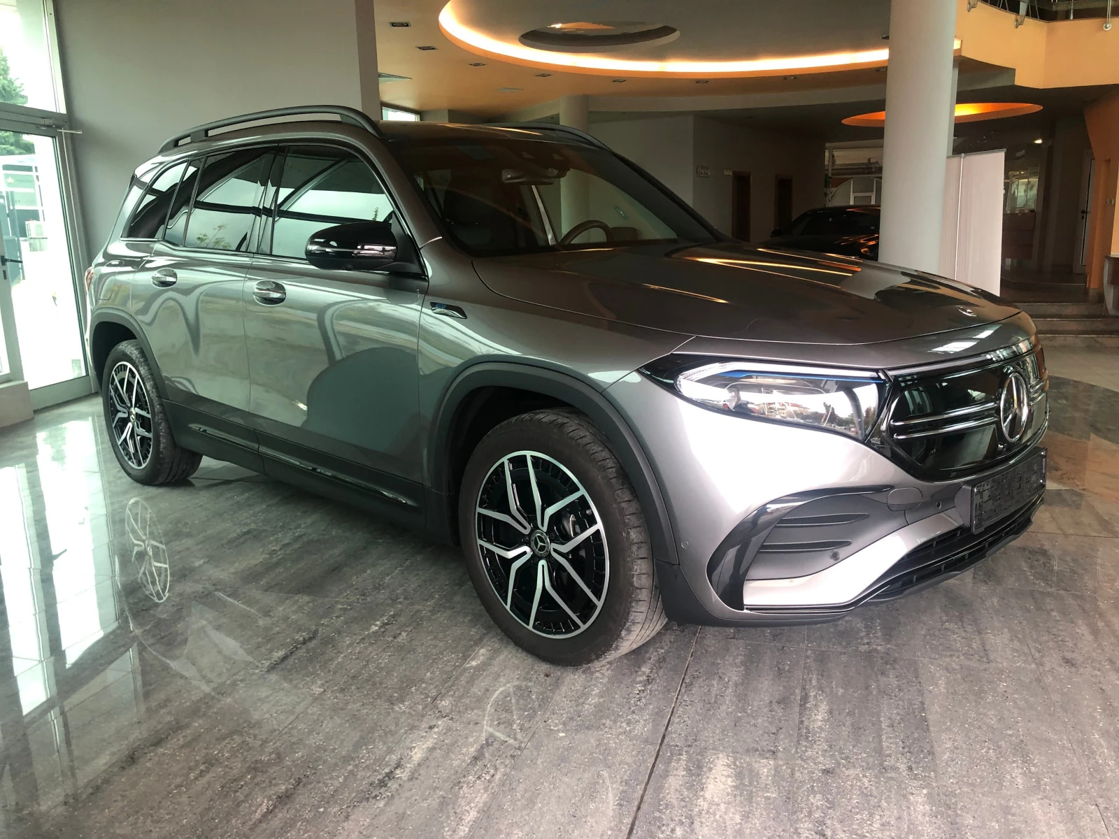 Mercedes-Benz EQB 300 4MATIC AMG, снимка 1