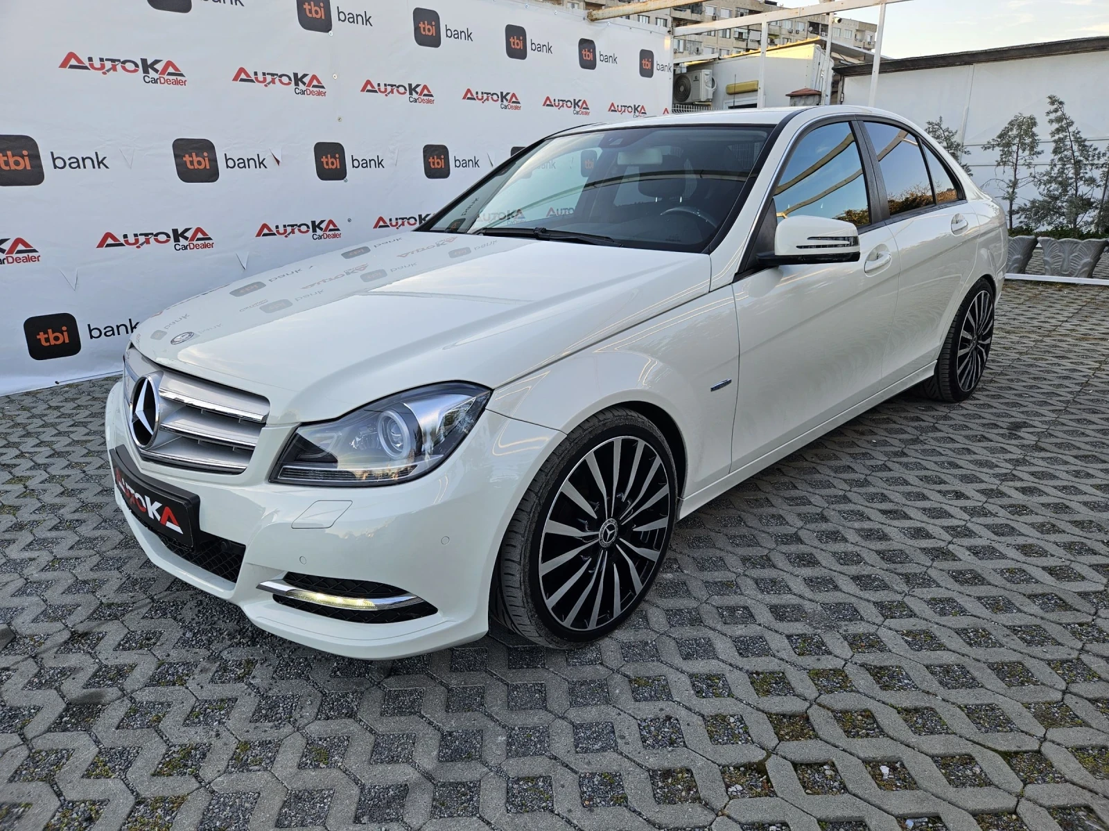 Mercedes-Benz C 220 2.2CDI-170кс= АВТОМАТ= FACELIFT= LED= Navi - изображение 6