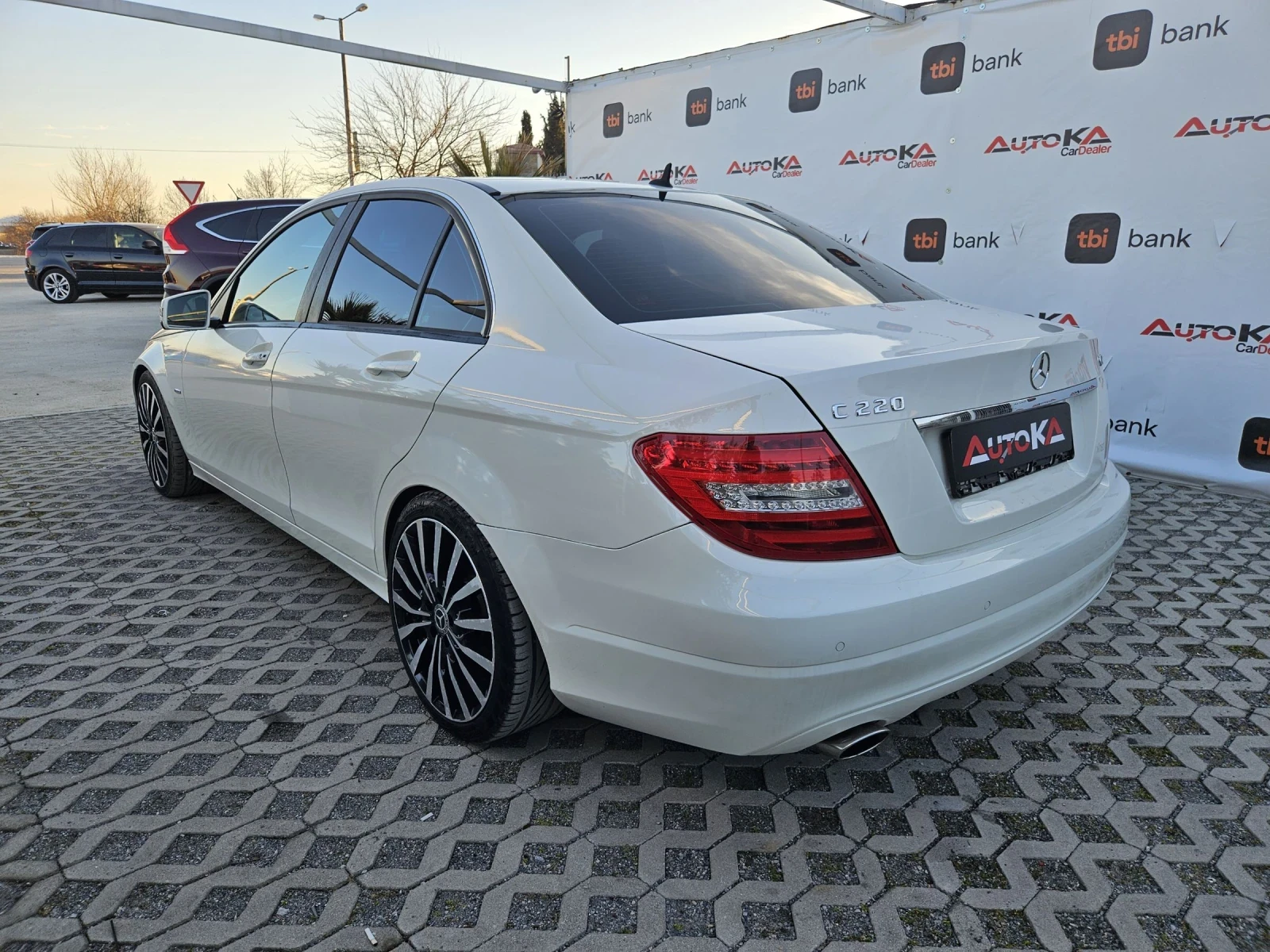 Mercedes-Benz C 220 2.2CDI-170кс= АВТОМАТ= FACELIFT= LED= Navi - изображение 5