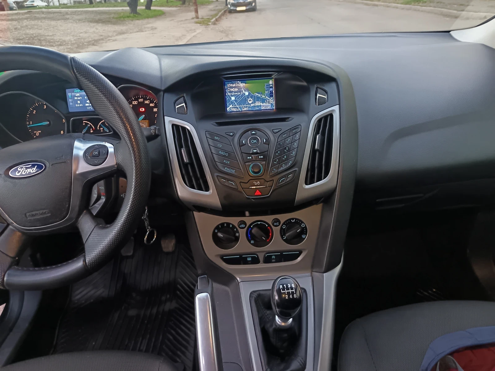 Ford Focus 1.6, снимка 12 - Автомобили и джипове - 54022931