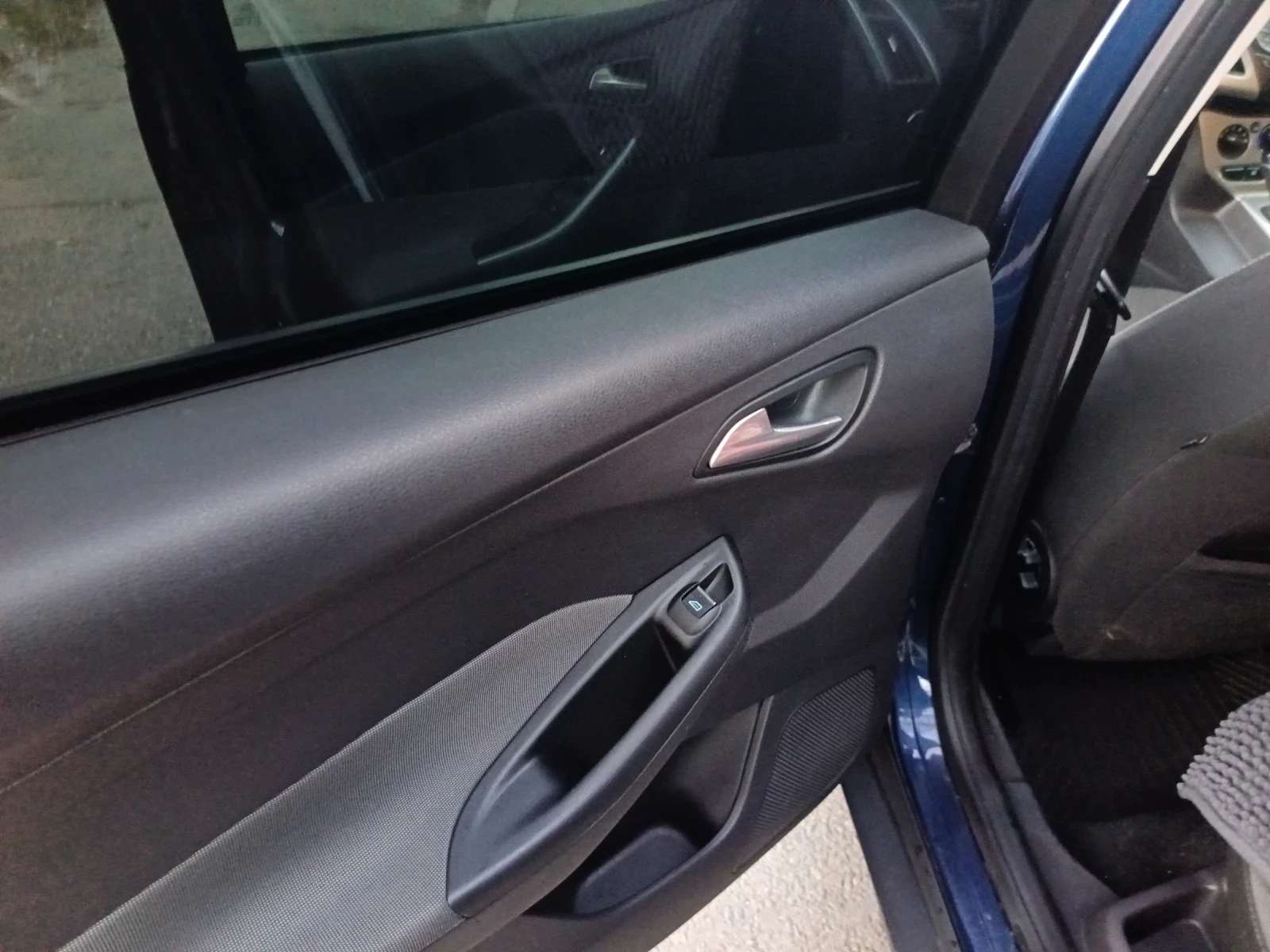 Ford Focus 1.6, снимка 11 - Автомобили и джипове - 54022931