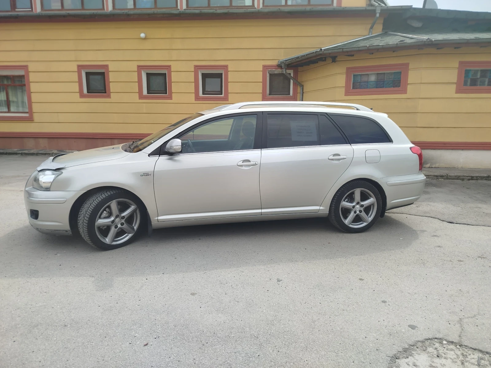 Toyota Avensis 2.2, снимка 2 - Автомобили и джипове - 54259609