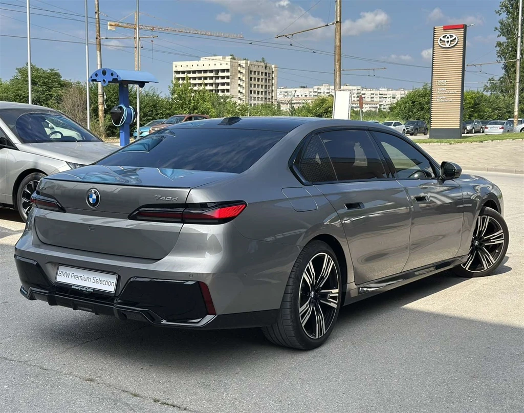 BMW 740 xDrive Sedan, снимка 2 - Автомобили и джипове - 55137253