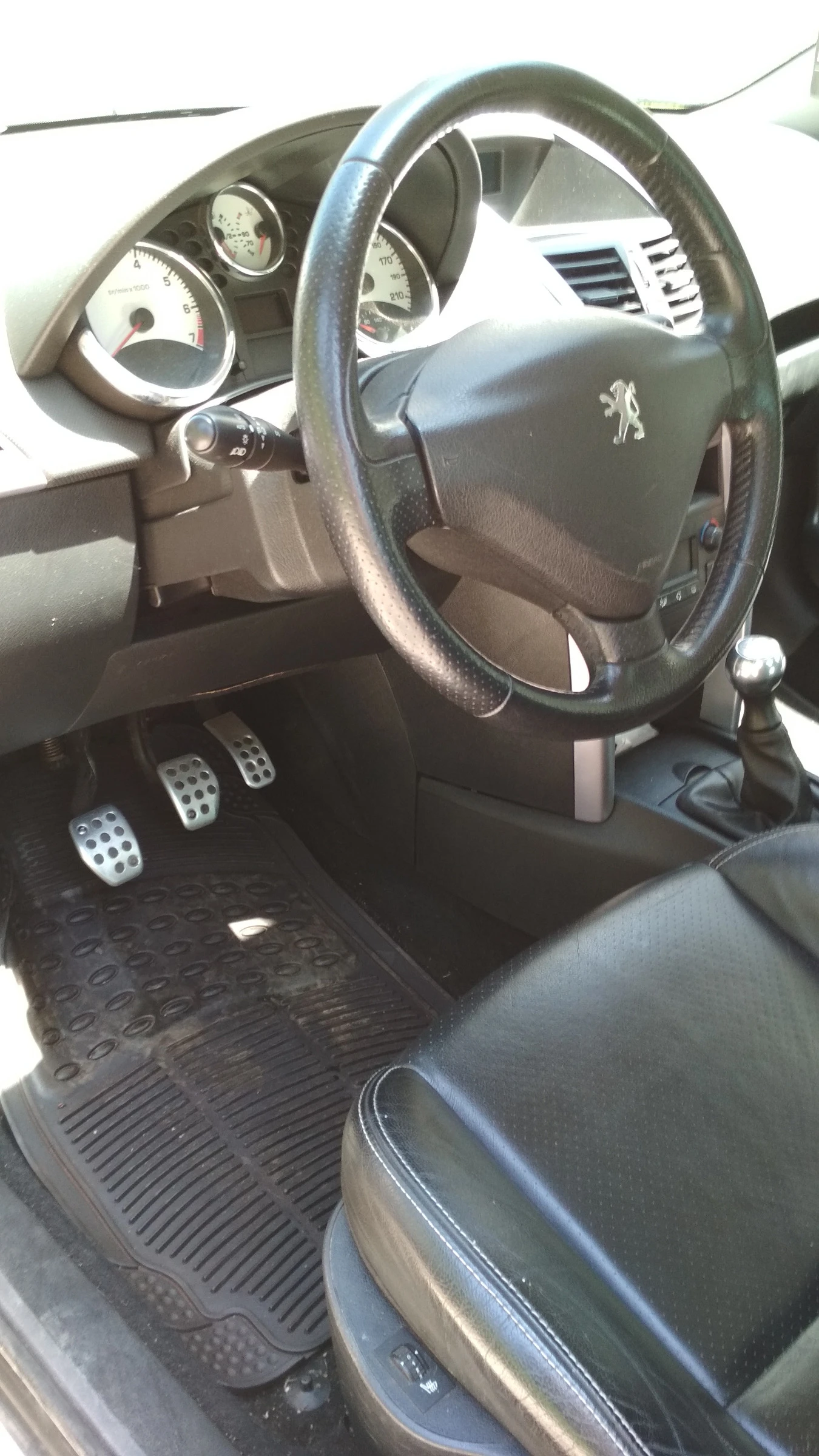 Peugeot 207 CC Cabrio 1.6T КОЖА, снимка 9 - Автомобили и джипове - 55323609
