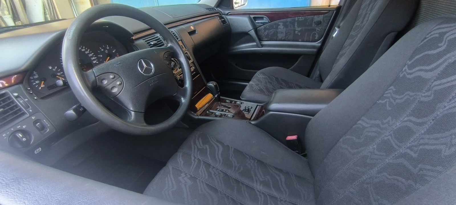 Mercedes-Benz E 270, снимка 13 - Автомобили и джипове - 55645175