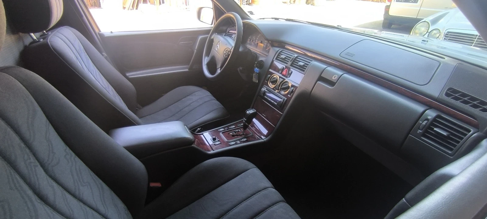 Mercedes-Benz E 270, снимка 10 - Автомобили и джипове - 55645175