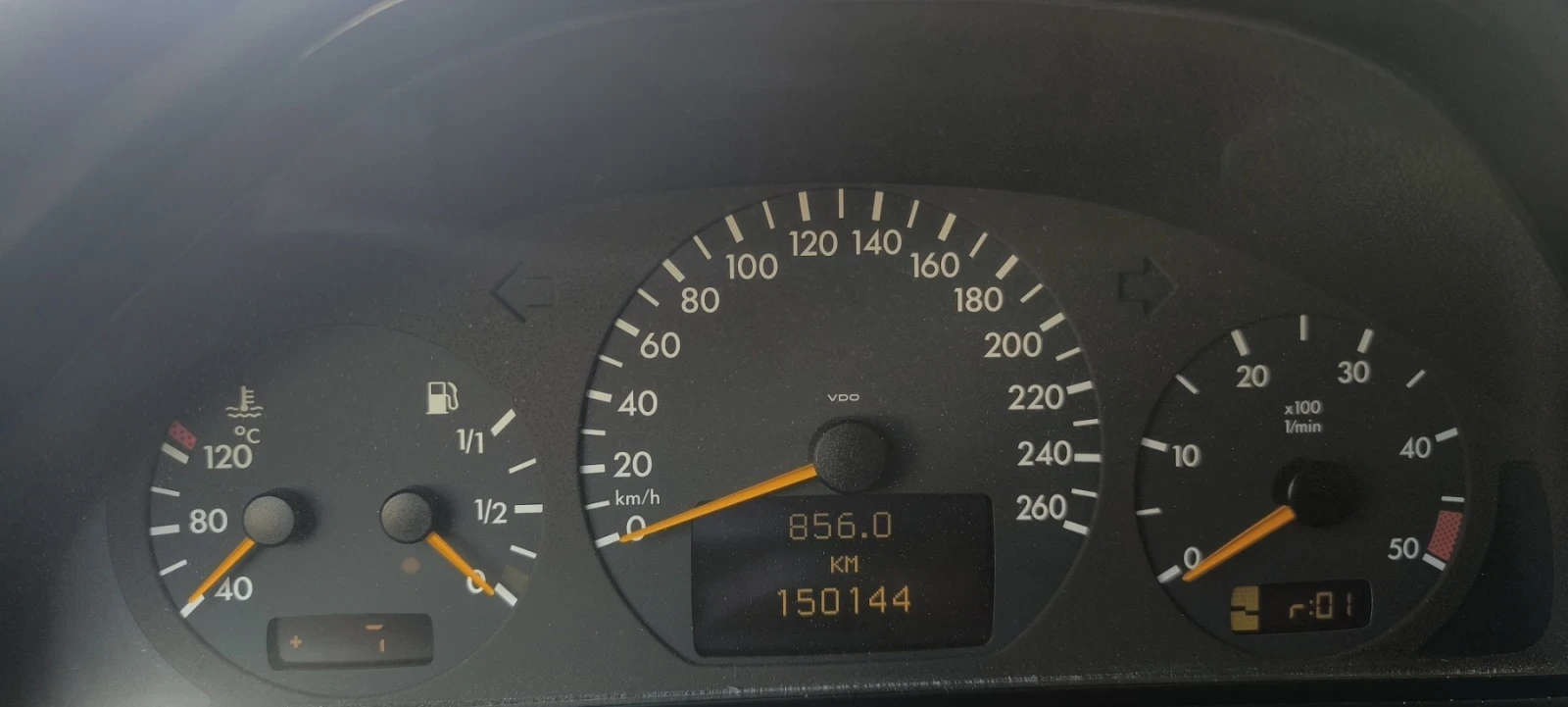 Mercedes-Benz E 270, снимка 12 - Автомобили и джипове - 55645175