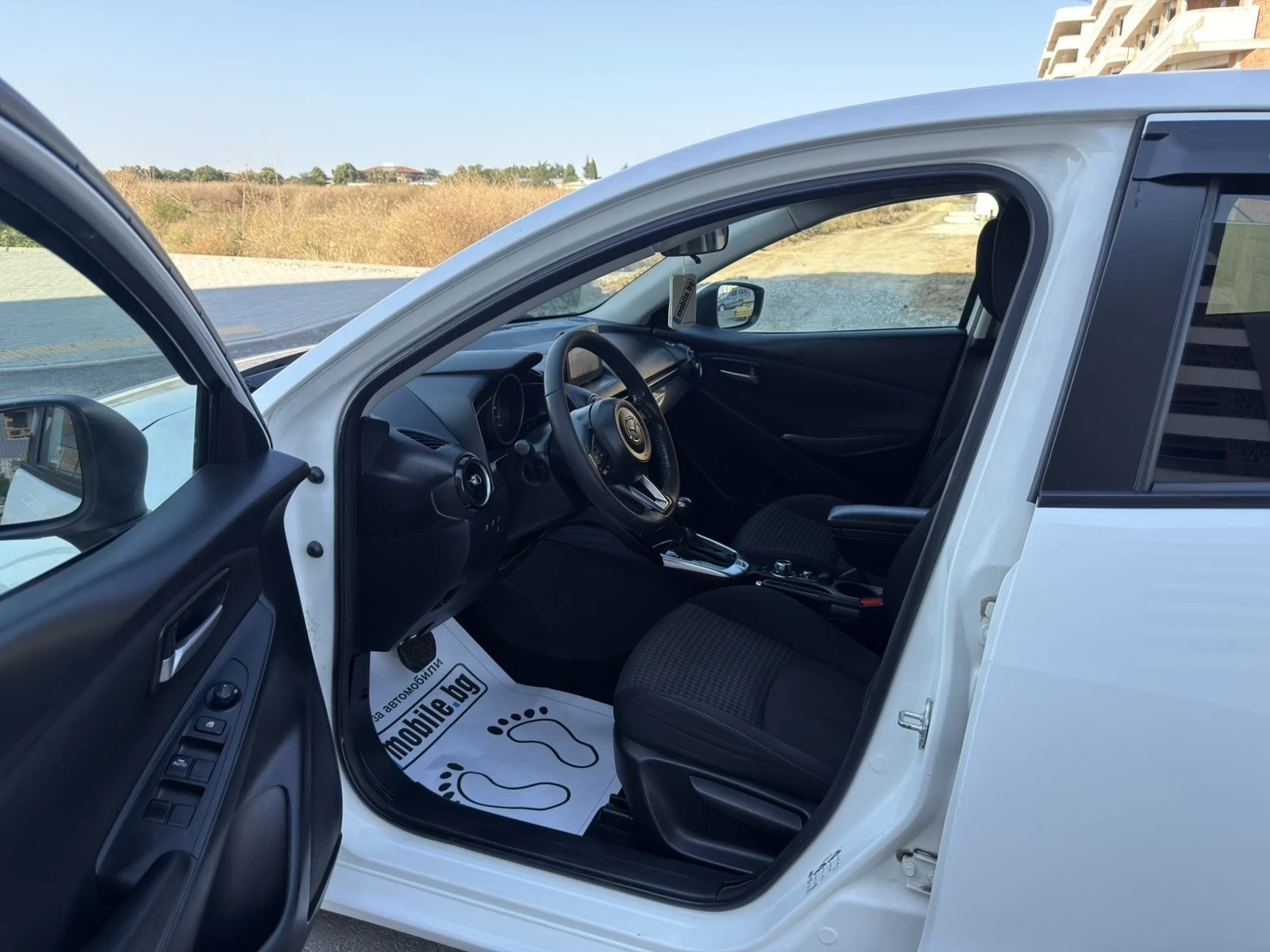 Mazda 2 1.5i SkyActiv-G Revolution Automat, снимка 9 - Автомобили и джипове - 55709727