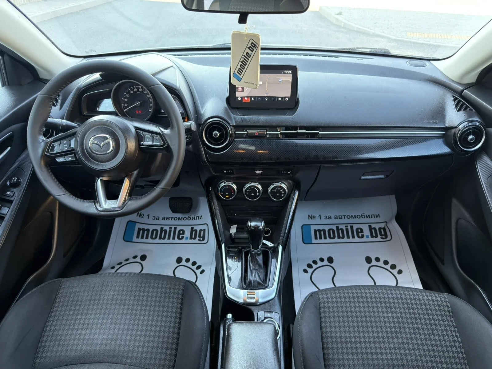 Mazda 2 1.5i SkyActiv-G Revolution Automat, снимка 10 - Автомобили и джипове - 55709727