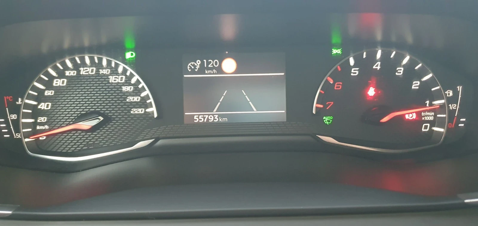 Peugeot 208 1.2 puretech Allure Pack , снимка 14 - Автомобили и джипове - 55730026
