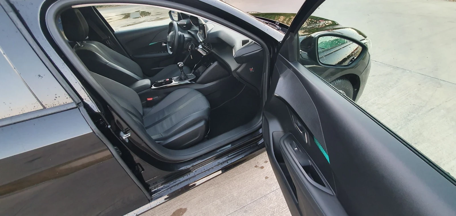 Peugeot 208 1.2 puretech Allure Pack , снимка 11 - Автомобили и джипове - 55730026
