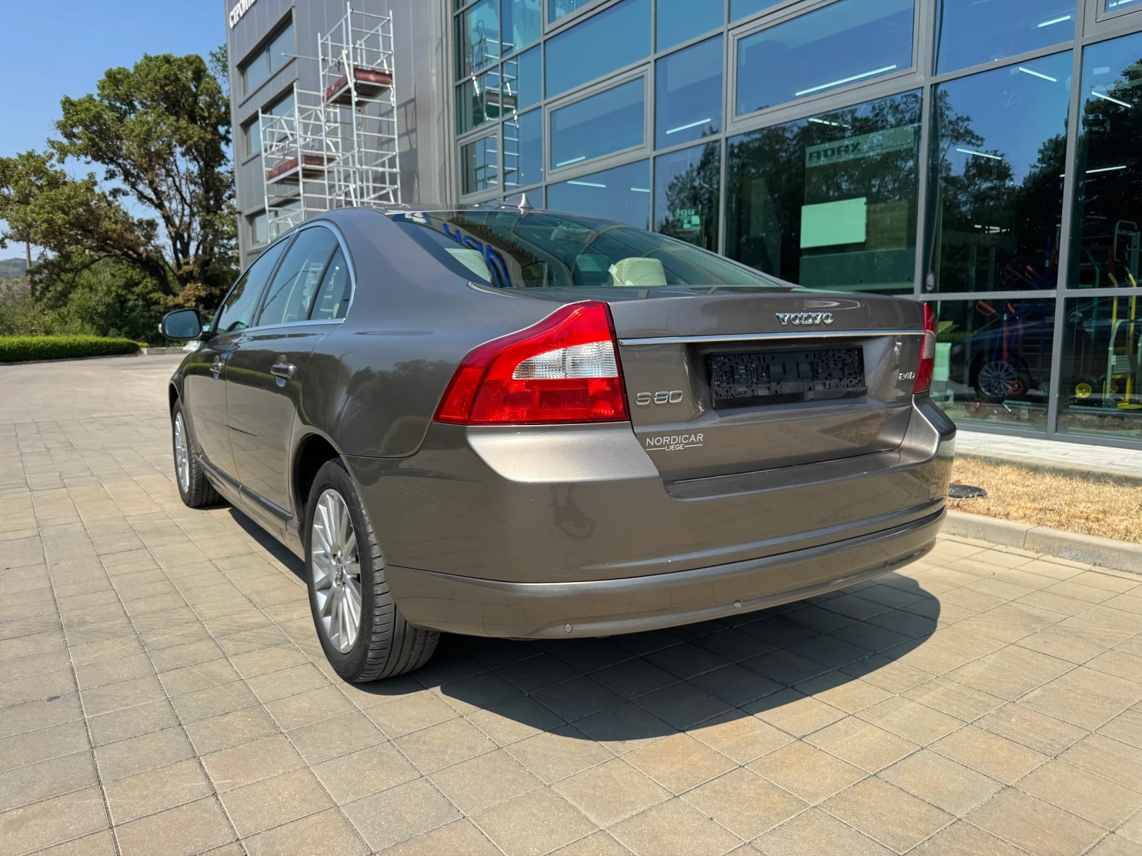 Volvo S80 2.4 D5* Xenon* Leder* Cruise* TOP!* , снимка 9 - Автомобили и джипове - 55771431