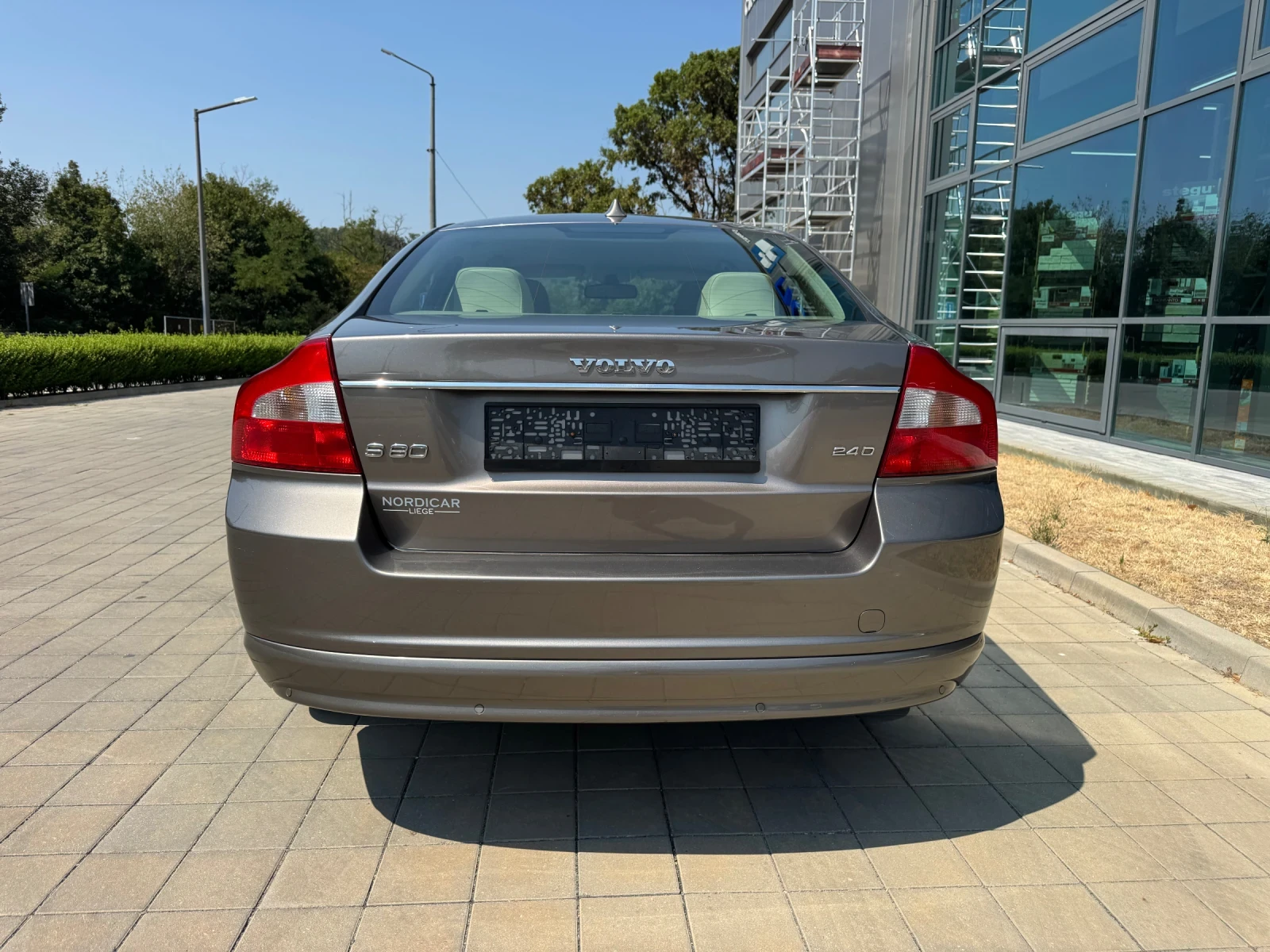 Volvo S80 2.4 D5* Xenon* Leder* Cruise* TOP!* , снимка 8 - Автомобили и джипове - 55771431