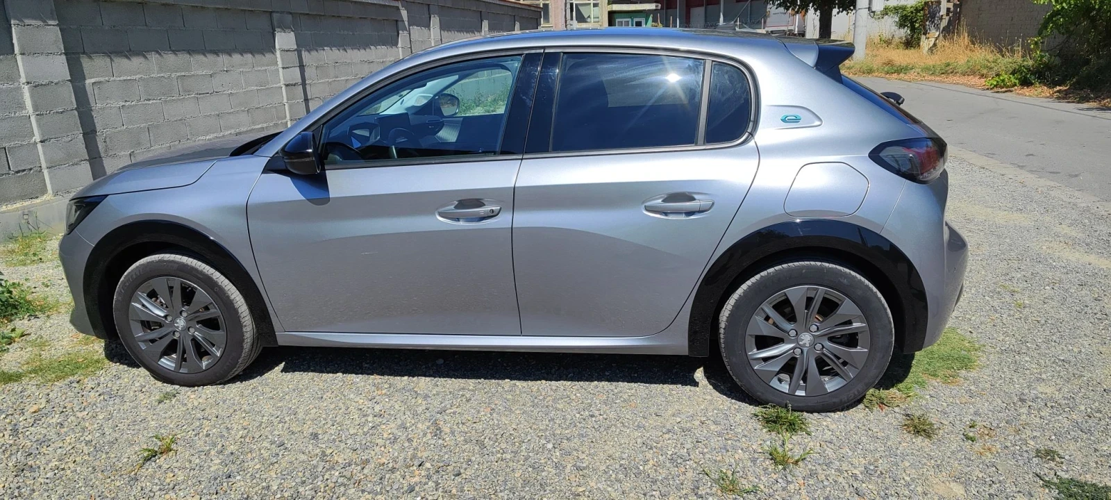Peugeot 208, снимка 4 - Автомобили и джипове - 55907657