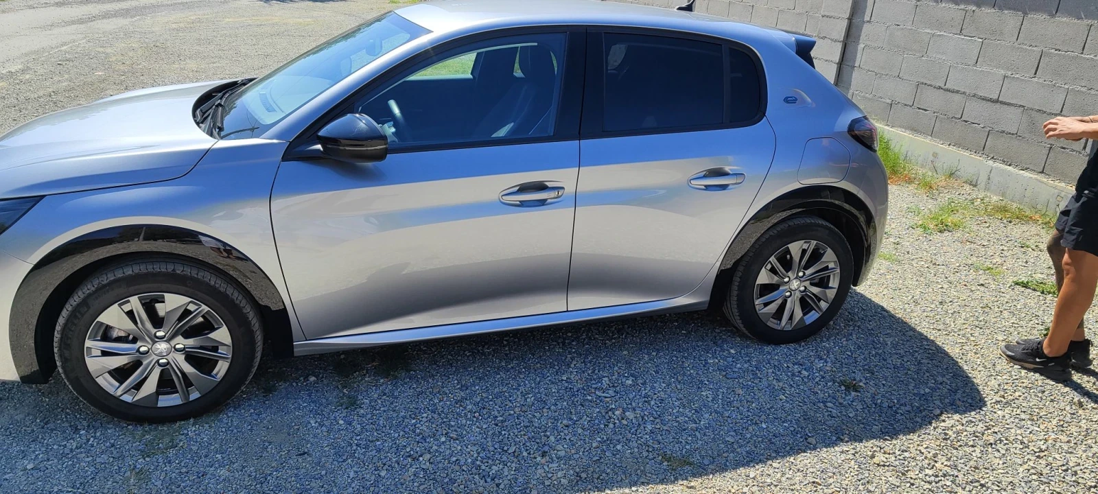 Peugeot 208, снимка 6 - Автомобили и джипове - 55907657