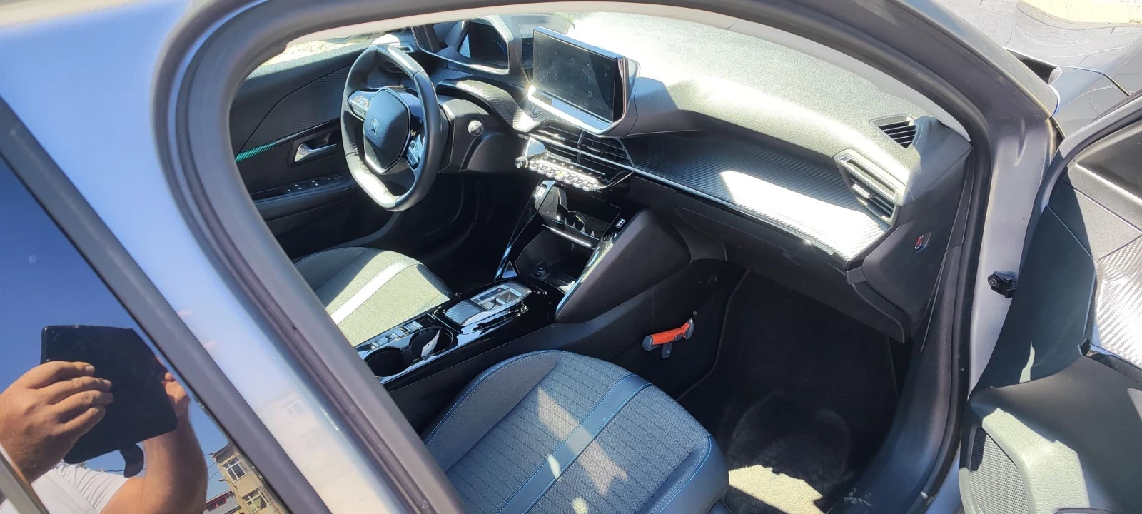 Peugeot 208, снимка 8 - Автомобили и джипове - 55907657