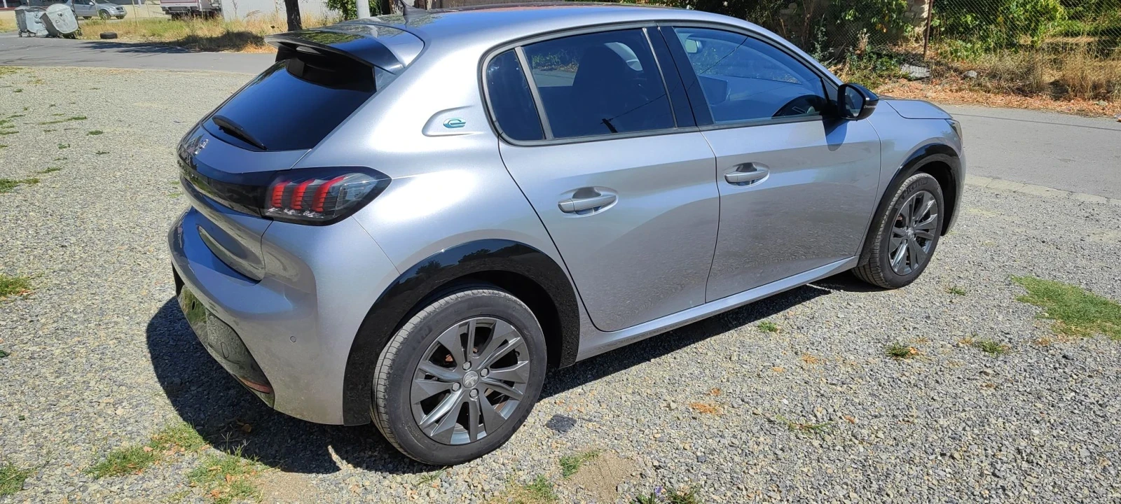 Peugeot 208, снимка 3 - Автомобили и джипове - 55907657