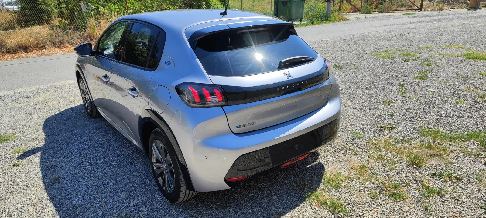 Peugeot 208, снимка 7 - Автомобили и джипове - 55907657