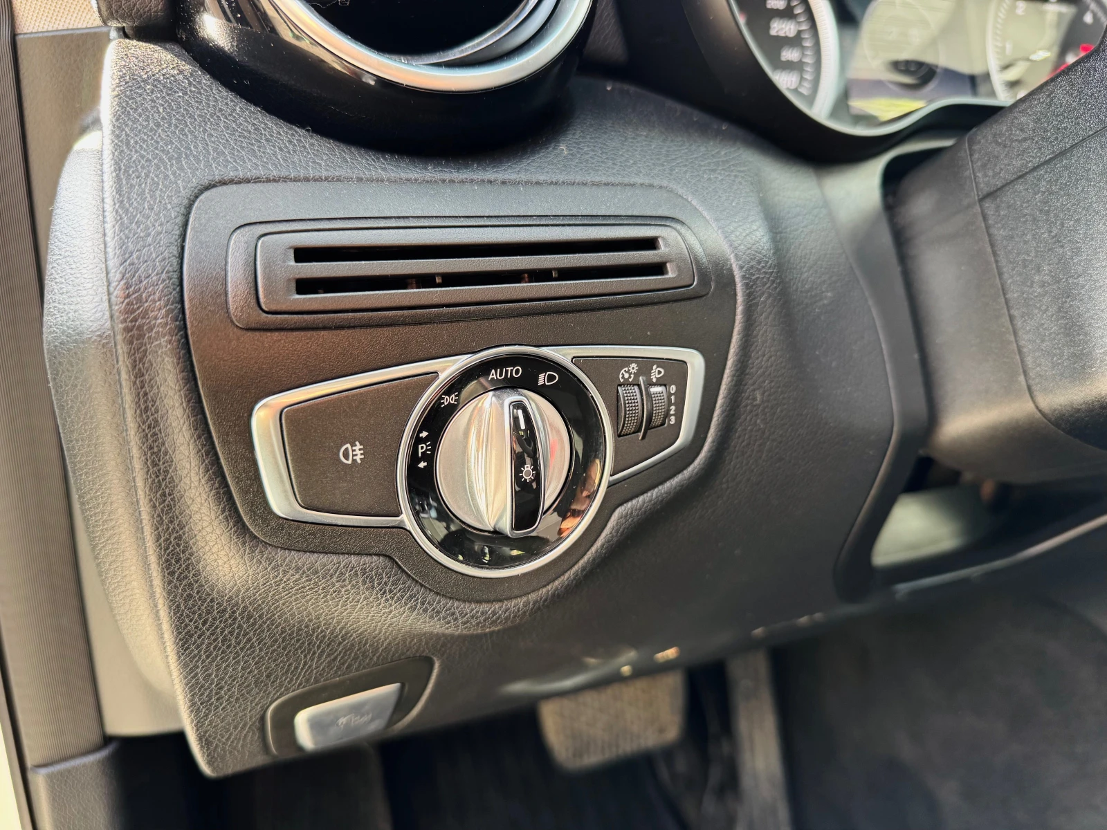 Mercedes-Benz C 200 7G-Tronic Plus, снимка 15 - Автомобили и джипове - 56300161
