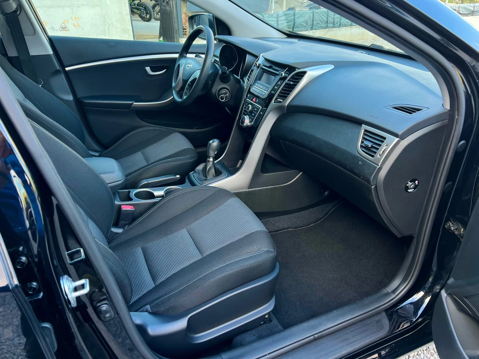 Hyundai I30 1.4i ШВЕЙЦАРИЯ, снимка 7 - Автомобили и джипове - 56306428