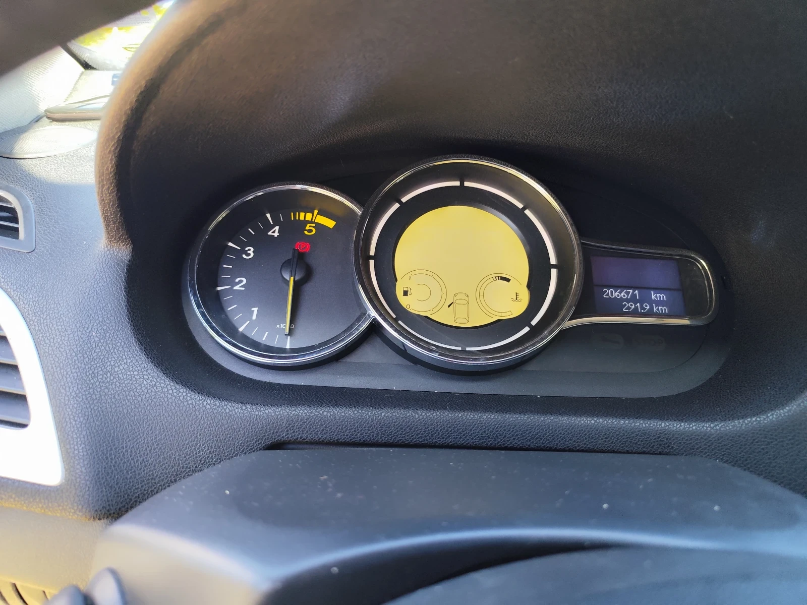 Renault Megane 1.5 dci, снимка 8 - Автомобили и джипове - 56349780