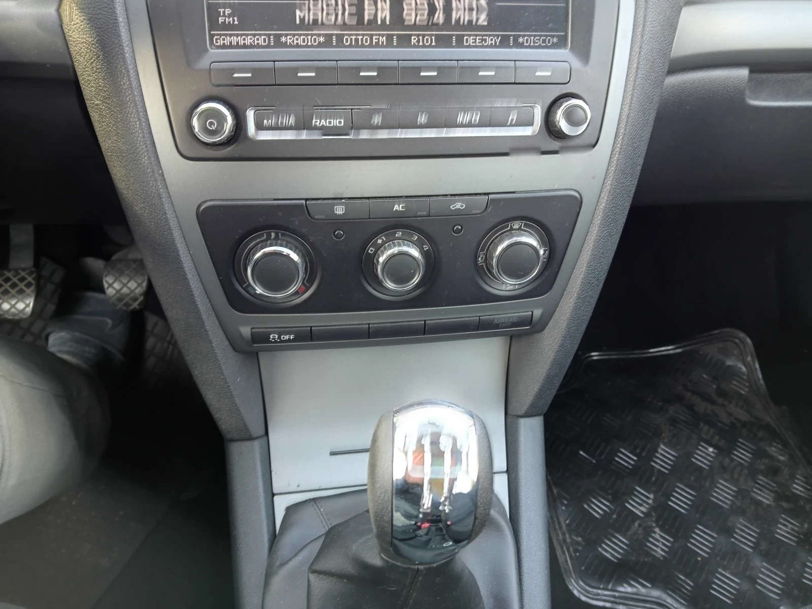 Skoda Octavia 1.6 D, снимка 8 - Автомобили и джипове - 56354248