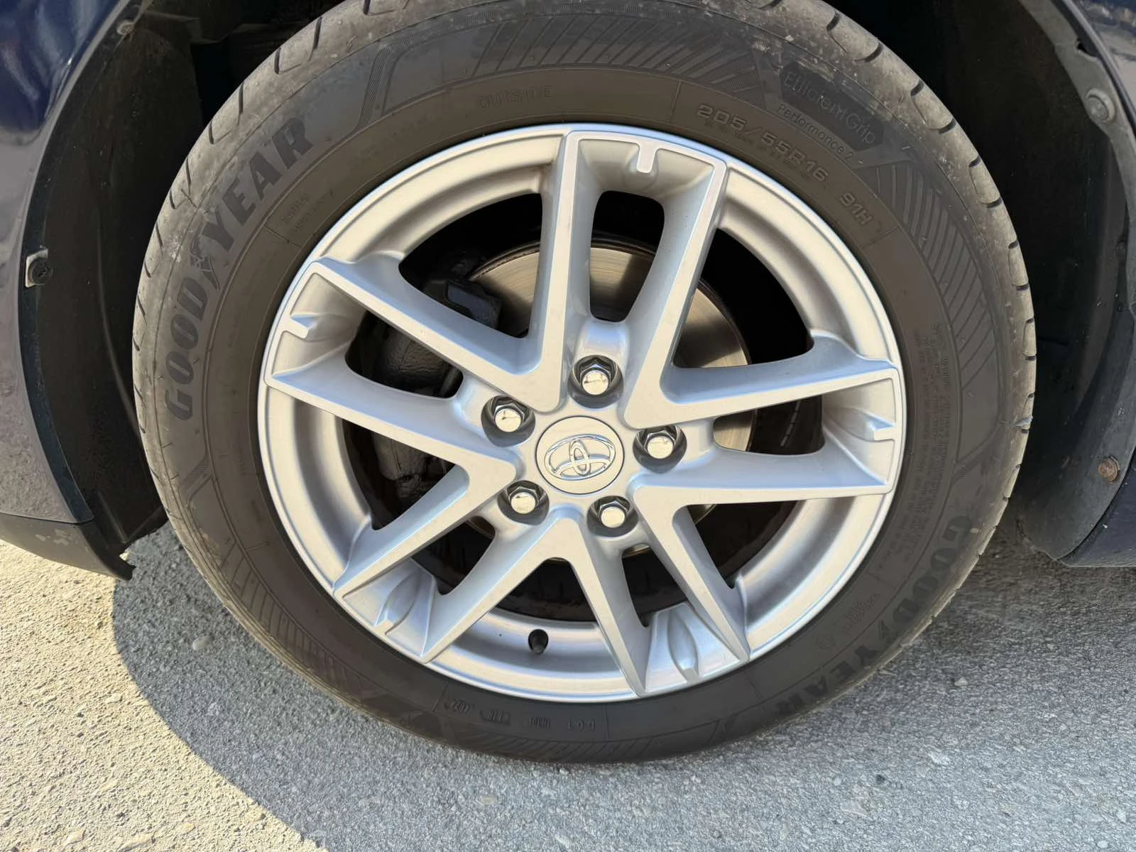Toyota Auris 1.4 D4D, снимка 3 - Автомобили и джипове - 56527800